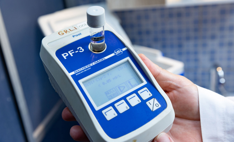 Água de caixa-d’água sem limpeza e sem uso no litoral apresenta contaminação por bactérias em análise laboratorial feita pela Sanepar