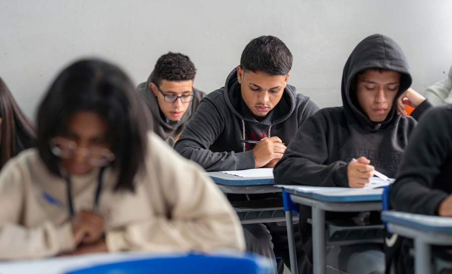 ENEM 2025: Mais de 195 mil estudantes do Paraná realizam a prova neste domingo