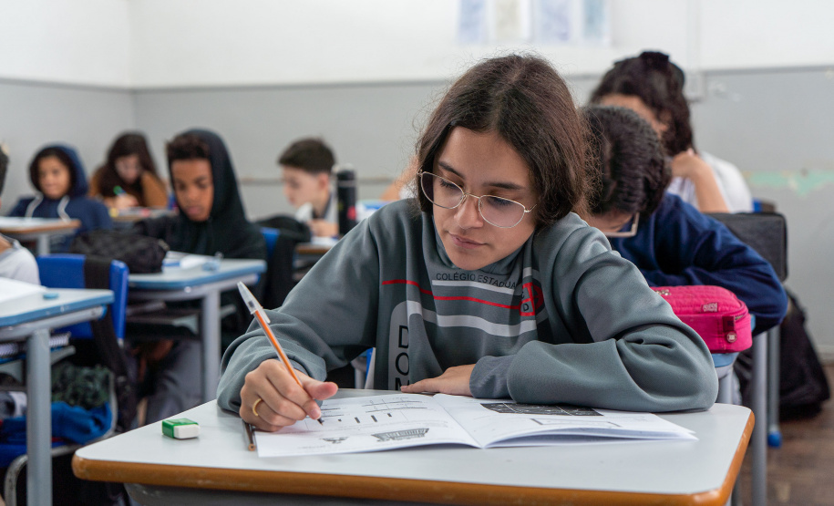 SEED - Estudantes paranaenses participam da Prova Paraná Mais