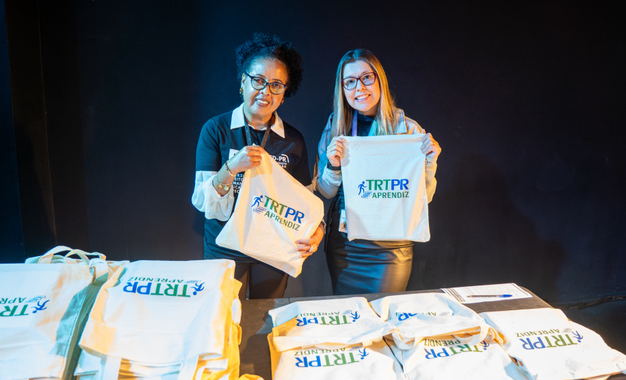 Seed-PR e TRT9 premiam finalistas do Concurso Estadual de Poesias S EED/TRT9/PCTIR de 2025