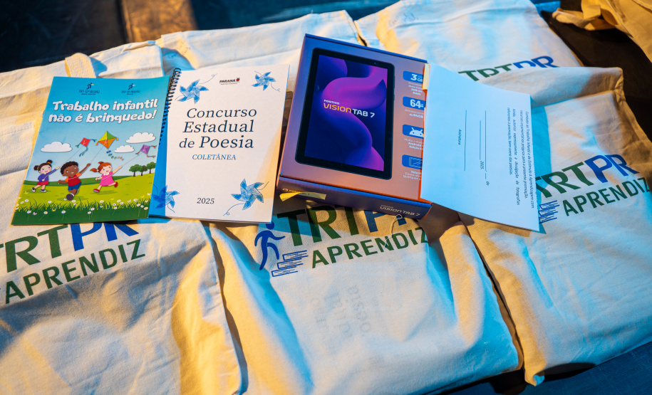 Seed-PR e TRT9 premiam finalistas do Concurso Estadual de Poesias S EED/TRT9/PCTIR de 2025