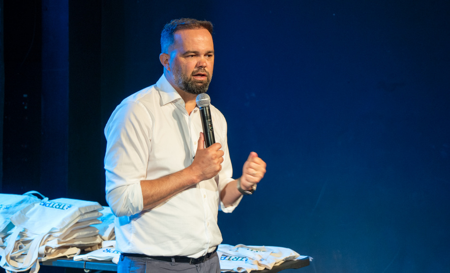 Seed-PR e TRT9 premiam finalistas do Concurso Estadual de Poesias S EED/TRT9/PCTIR de 2025