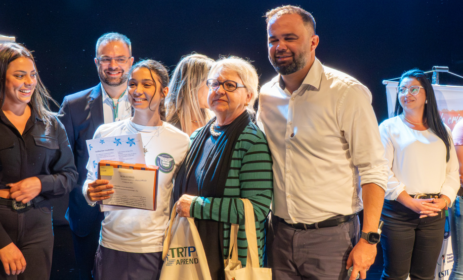 Seed-PR e TRT9 premiam finalistas do Concurso Estadual de Poesias S EED/TRT9/PCTIR de 2025