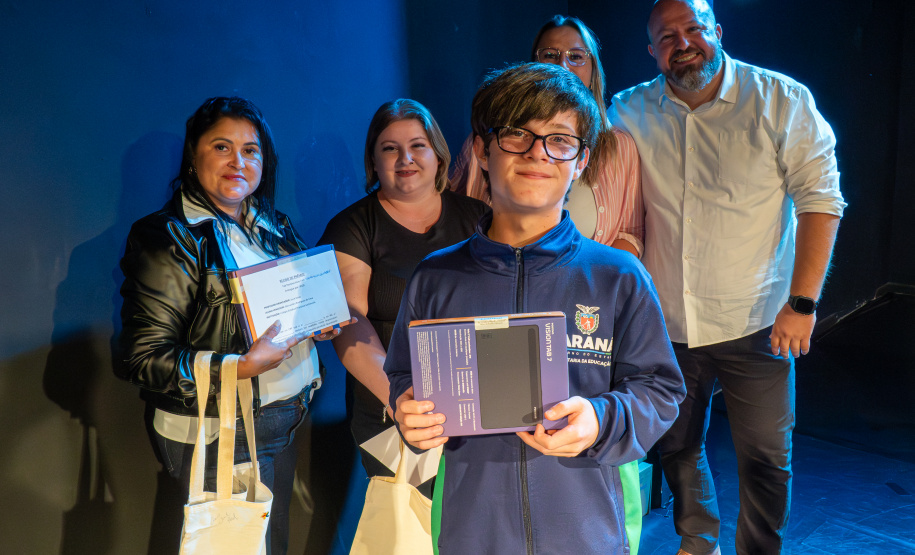 Seed-PR e TRT9 premiam finalistas do Concurso Estadual de Poesias S EED/TRT9/PCTIR de 2025