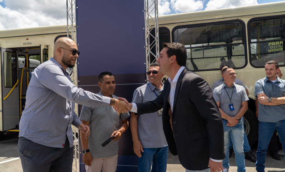 AMEP - ENTREGA DE ÔNIBUS