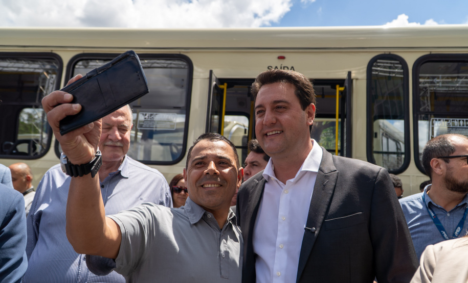 AMEP - ENTREGA DE ÔNIBUS