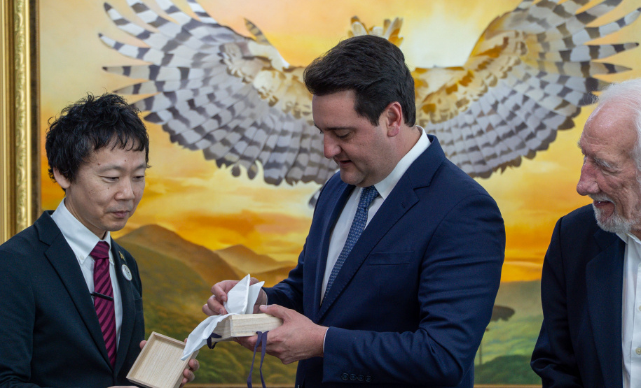Governador Ratinho Junior recebe honraria de província japonesa