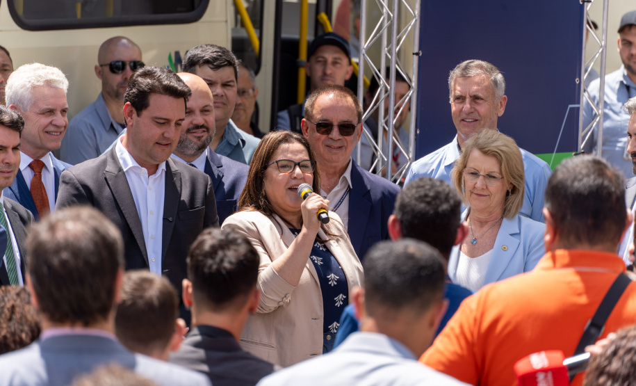 AMEP - ENTREGA DE ÔNIBUS