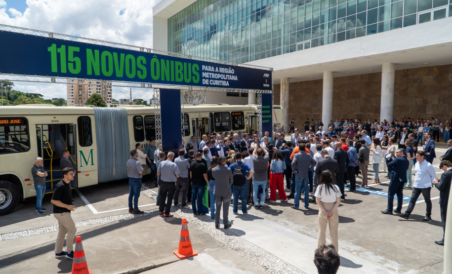 AMEP - ENTREGA DE ÔNIBUS