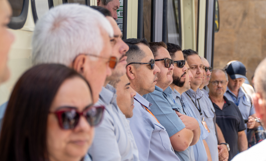 AMEP - ENTREGA DE ÔNIBUS