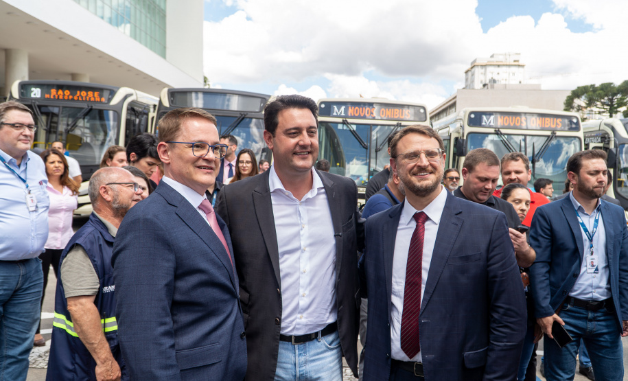 AMEP - ENTREGA DE ÔNIBUS