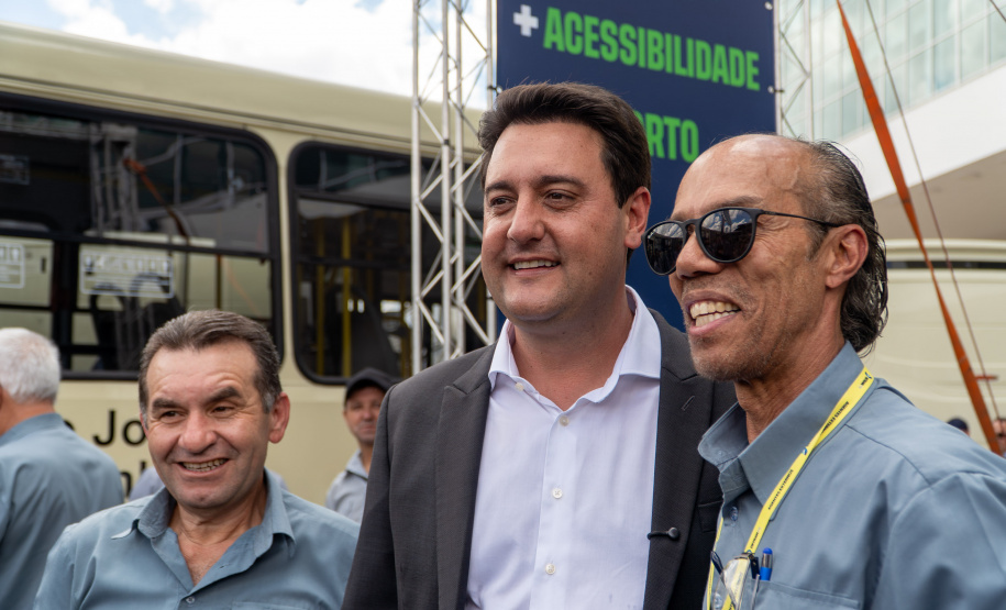 AMEP - ENTREGA DE ÔNIBUS