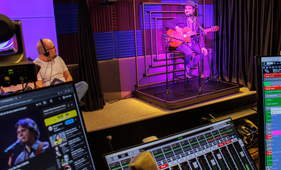 TV PR TURISMO - Papo, programa da hora do almoço da TV Paraná Turismo, estreia novo estúdio