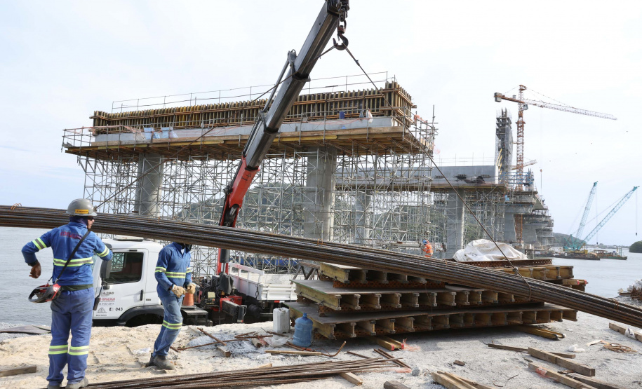 Ritmo acelerado: Ponte de Guaratuba chega a 80% de execução