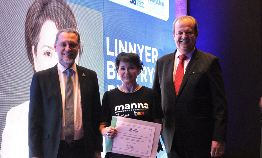 Estado premia iniciativas que promovem pesquisa, inovação e impacto social no Paraná