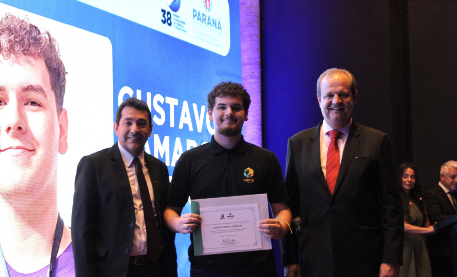 Estado premia iniciativas que promovem pesquisa, inovação e impacto social no Paraná