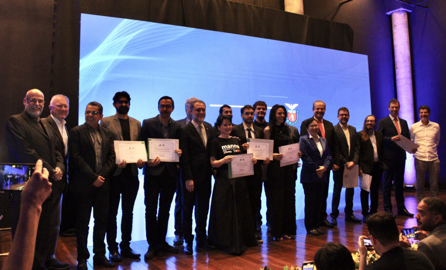 Estado premia iniciativas que promovem pesquisa, inovação e impacto social no Paraná