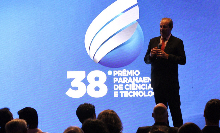 Estado premia iniciativas que promovem pesquisa, inovação e impacto social no Paraná