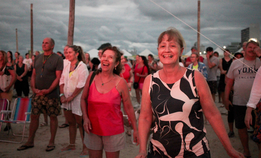 Governo do Paraná lança edital para artistas paranaenses se apresentarem no Verão Maior Paraná 2026