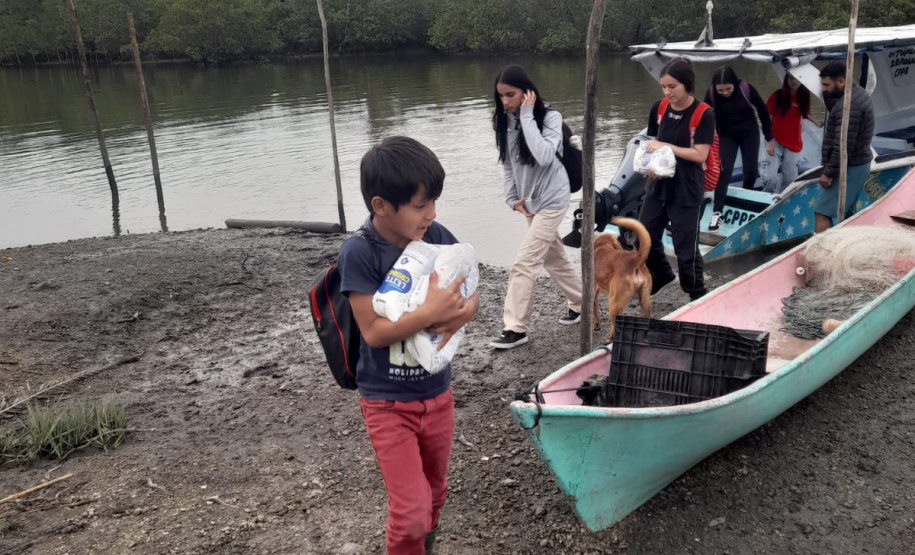 De barco para a escola: transporte aquaviário leva alunos de comunidades ribeirinhas e litorâneas às aulas