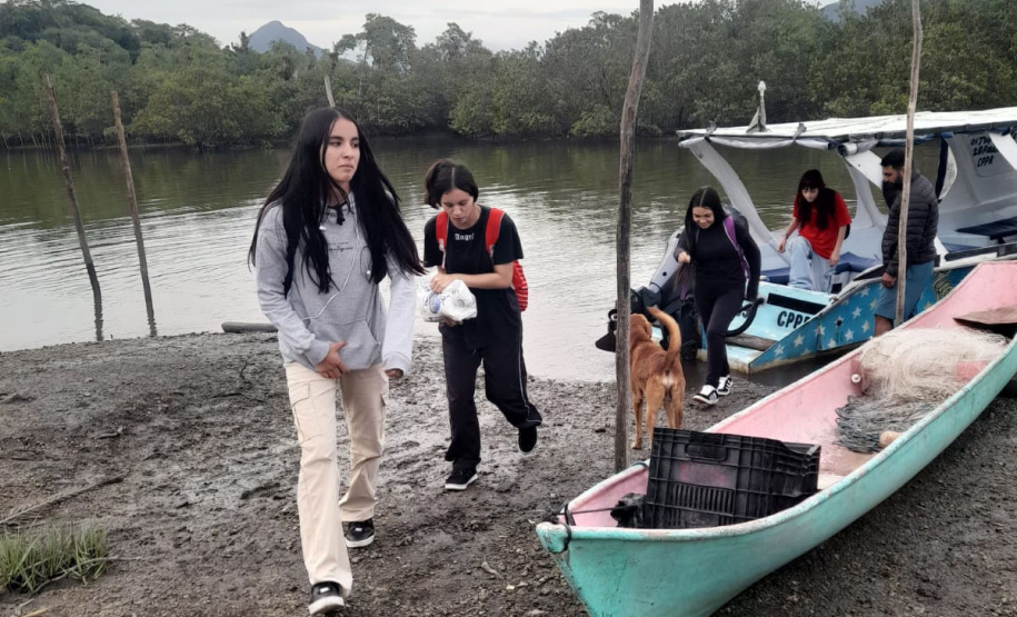 De barco para a escola: transporte aquaviário leva alunos de comunidades ribeirinhas e litorâneas às aulas