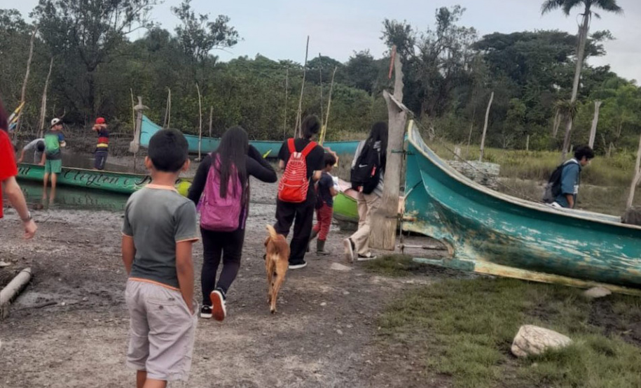 De barco para a escola: transporte aquaviário leva alunos de comunidades ribeirinhas e litorâneas às aulas