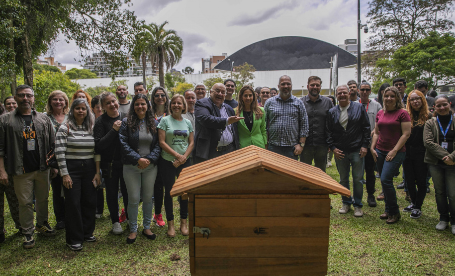 MON recebe três casas de abelhas nativas do Projeto Poliniza Paraná