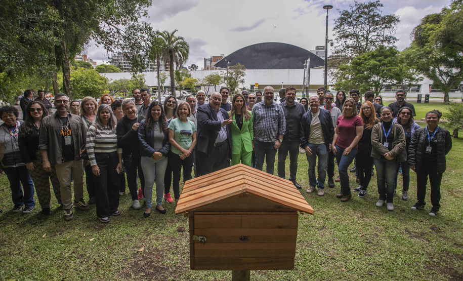 MON recebe três casas de abelhas nativas do Projeto Poliniza Paraná