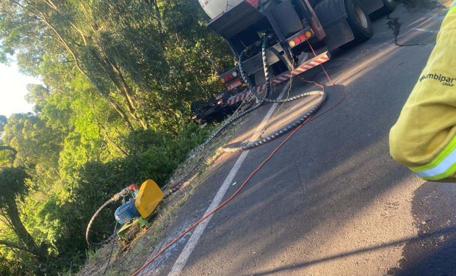 gás tombado na PR-182, para ilustrar aviso sobre segundo dia de trabalhos.