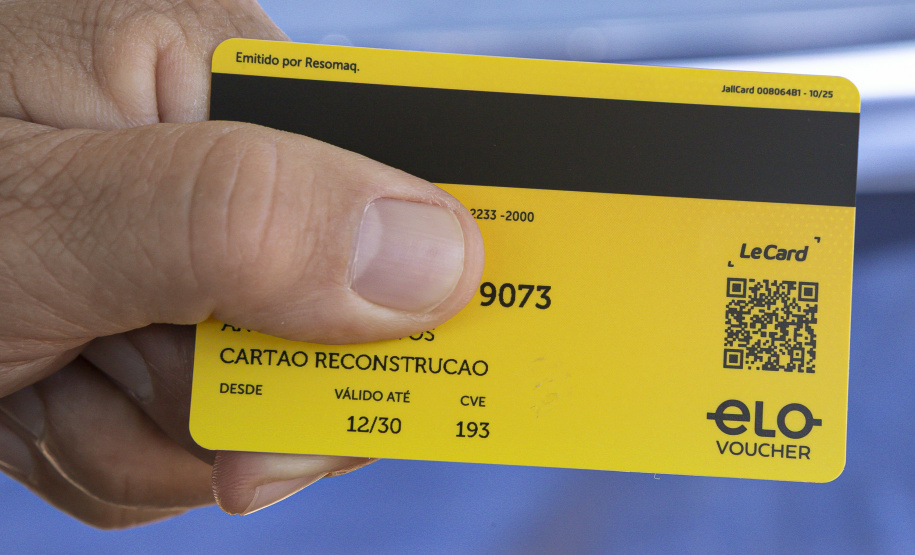 Estado entrega primeiros cartões de até R$ 50 mil para reconstrução de casas em Rio Bonito do Iguaçu