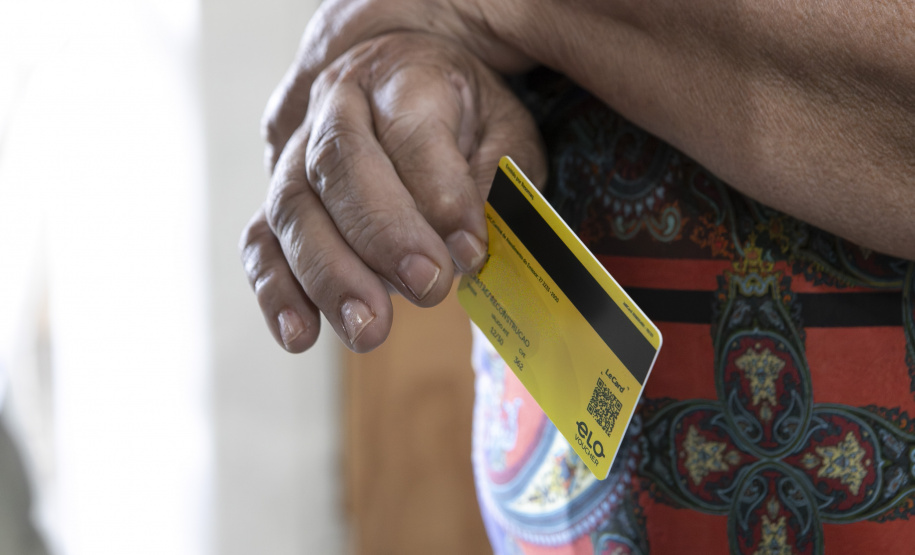 Estado entrega primeiros cartões de até R$ 50 mil para reconstrução de casas em Rio Bonito do Iguaçu