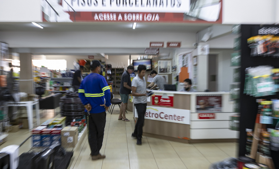 Estado entrega primeiros cartões de até R$ 50 mil para reconstrução de casas em Rio Bonito do Iguaçu