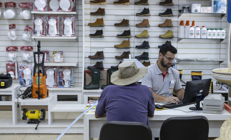 Estado entrega primeiros cartões de até R$ 50 mil para reconstrução de casas em Rio Bonito do Iguaçu
