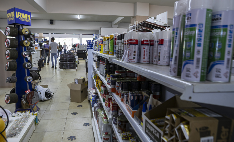 Estado entrega primeiros cartões de até R$ 50 mil para reconstrução de casas em Rio Bonito do Iguaçu