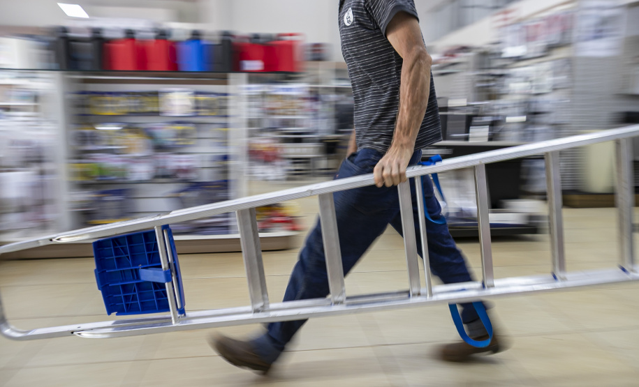 Estado entrega primeiros cartões de até R$ 50 mil para reconstrução de casas em Rio Bonito do Iguaçu