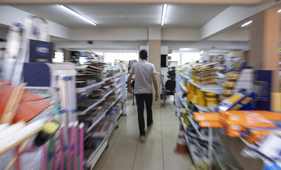 Estado entrega primeiros cartões de até R$ 50 mil para reconstrução de casas em Rio Bonito do Iguaçu