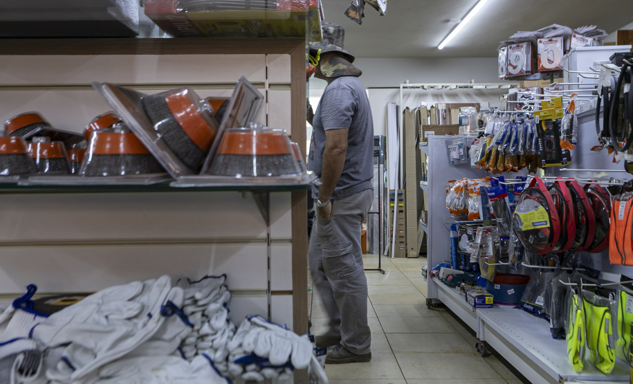 Estado entrega primeiros cartões de até R$ 50 mil para reconstrução de casas em Rio Bonito do Iguaçu