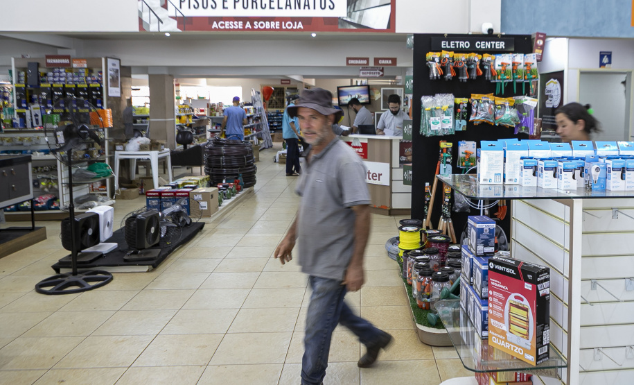 Estado entrega primeiros cartões de até R$ 50 mil para reconstrução de casas em Rio Bonito do Iguaçu