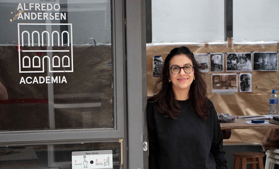 Entre o real e o fantástico: Laura Ridolfi é nova residente artística no Museu Casa Alfredo Andersen