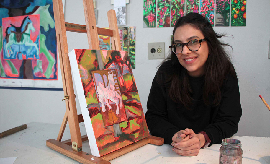 Entre o real e o fantástico: Laura Ridolfi é nova residente artística no Museu Casa Alfredo Andersen