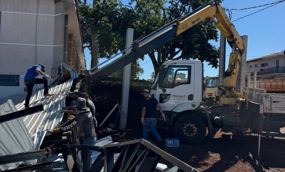 Caminhões cedidos pelo Instituto Água e Terra (IAT) já estão atuando na reconstrução de Rio Bonito do Iguaçu
