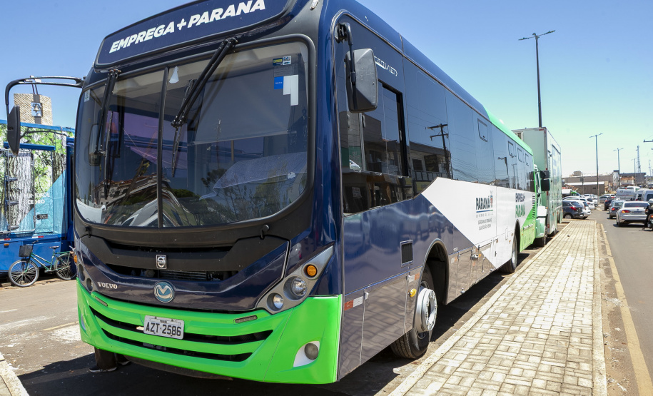Ônibus Emprega Mais e Detran