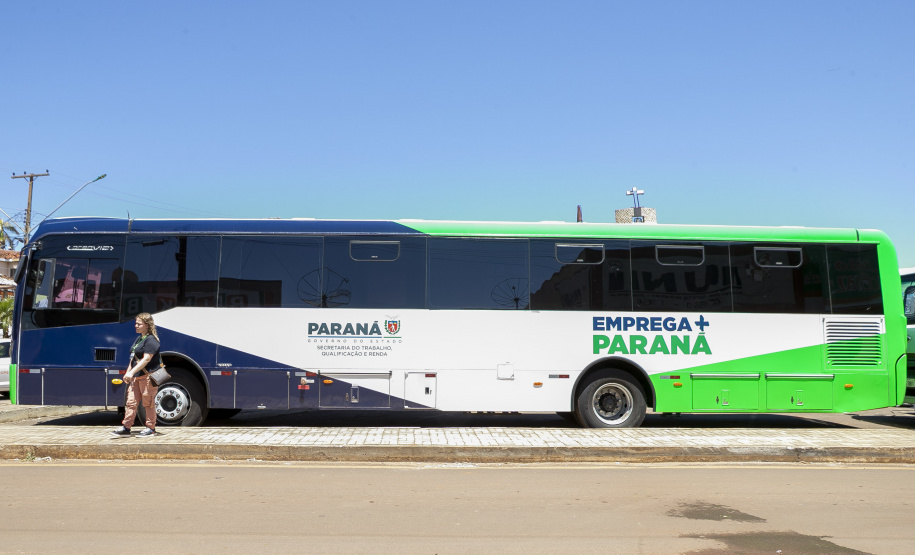 Ônibus Emprega Mais e Detran