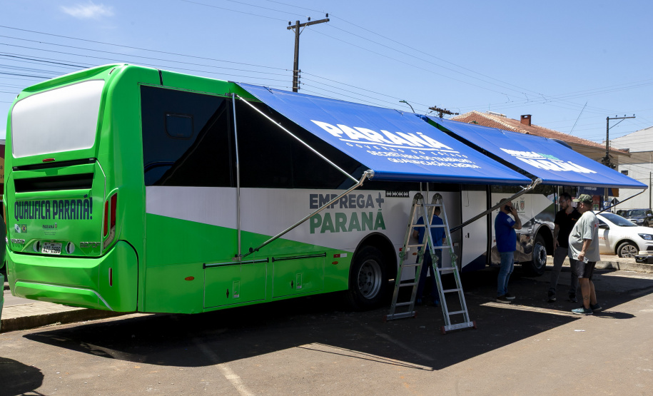 Ônibus Emprega Mais e Detran