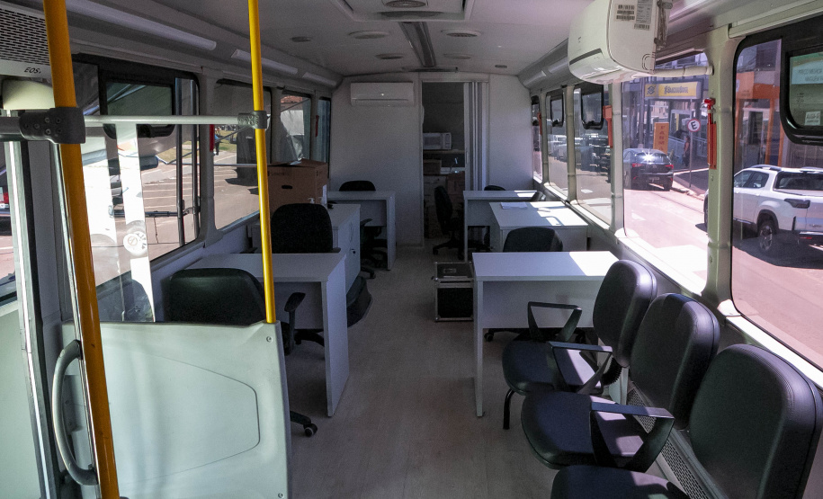 Ônibus Emprega Mais e Detran