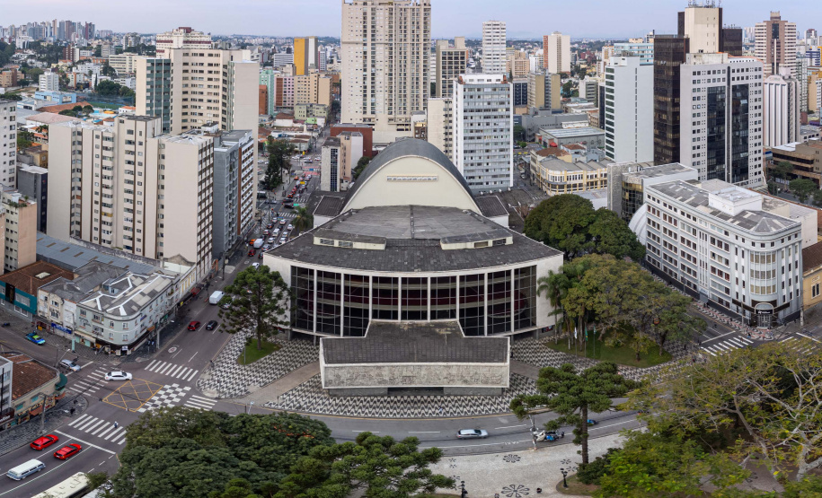 Teatro Guaíra será palco da abertura oficial do Natal de Curitiba 2025