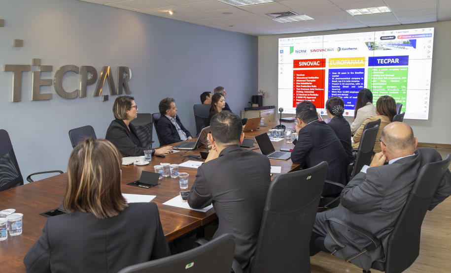 Tecpar e Sinovac iniciam trabalhos para produção de vacinas no Paraná