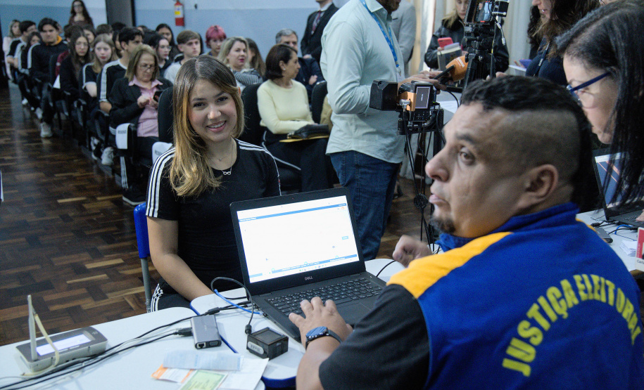 SEED - Semana do Voto Jovem: escolas estaduais recebem atendimento entre o s dias 10 e 14