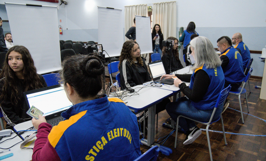 SEED - Semana do Voto Jovem: escolas estaduais recebem atendimento entre o s dias 10 e 14
