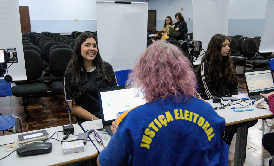 SEED - Semana do Voto Jovem: escolas estaduais recebem atendimento entre o s dias 10 e 14